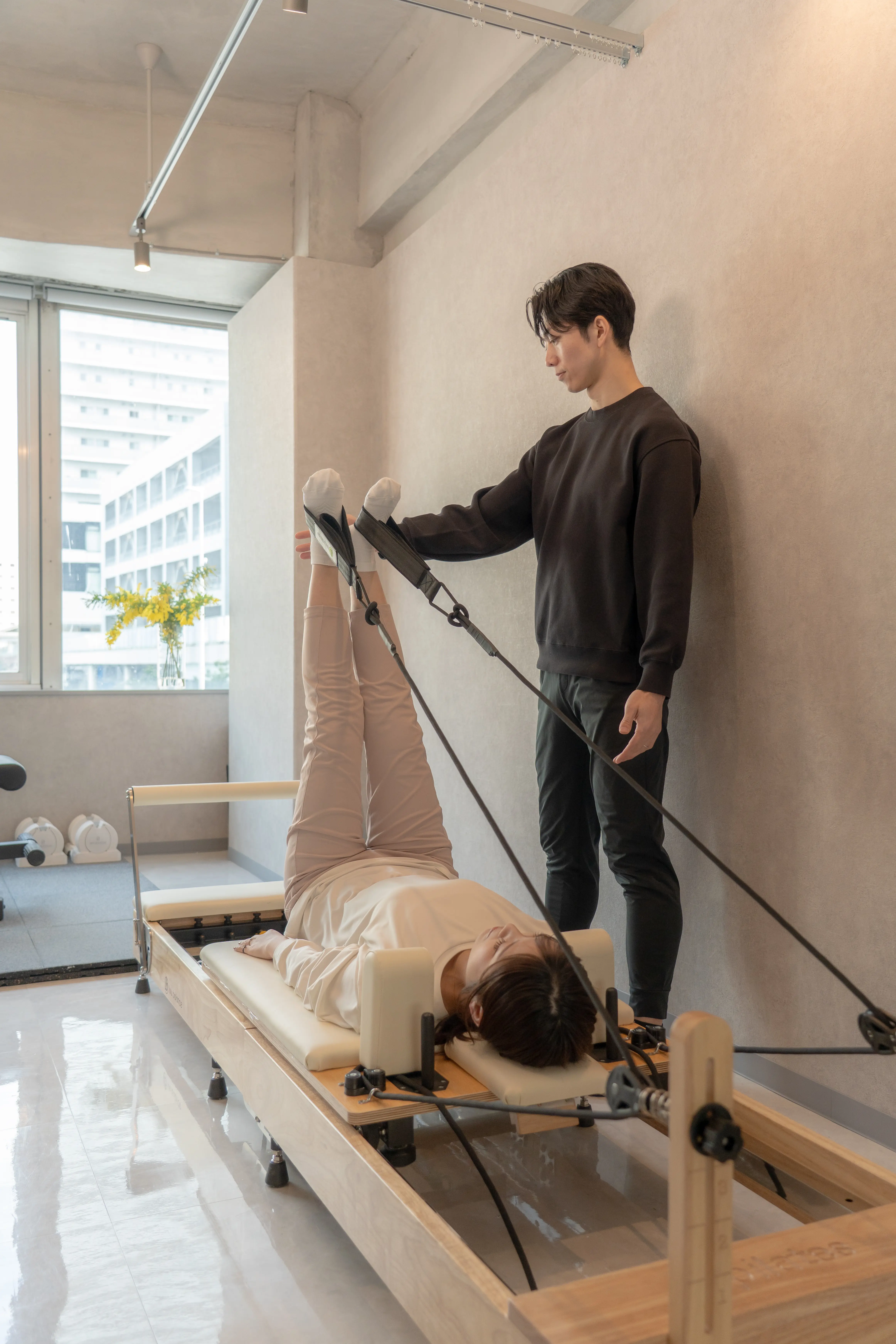 岐阜の女性向けパーソナルジムTuri.で姿勢改善トレーニングを行う様子