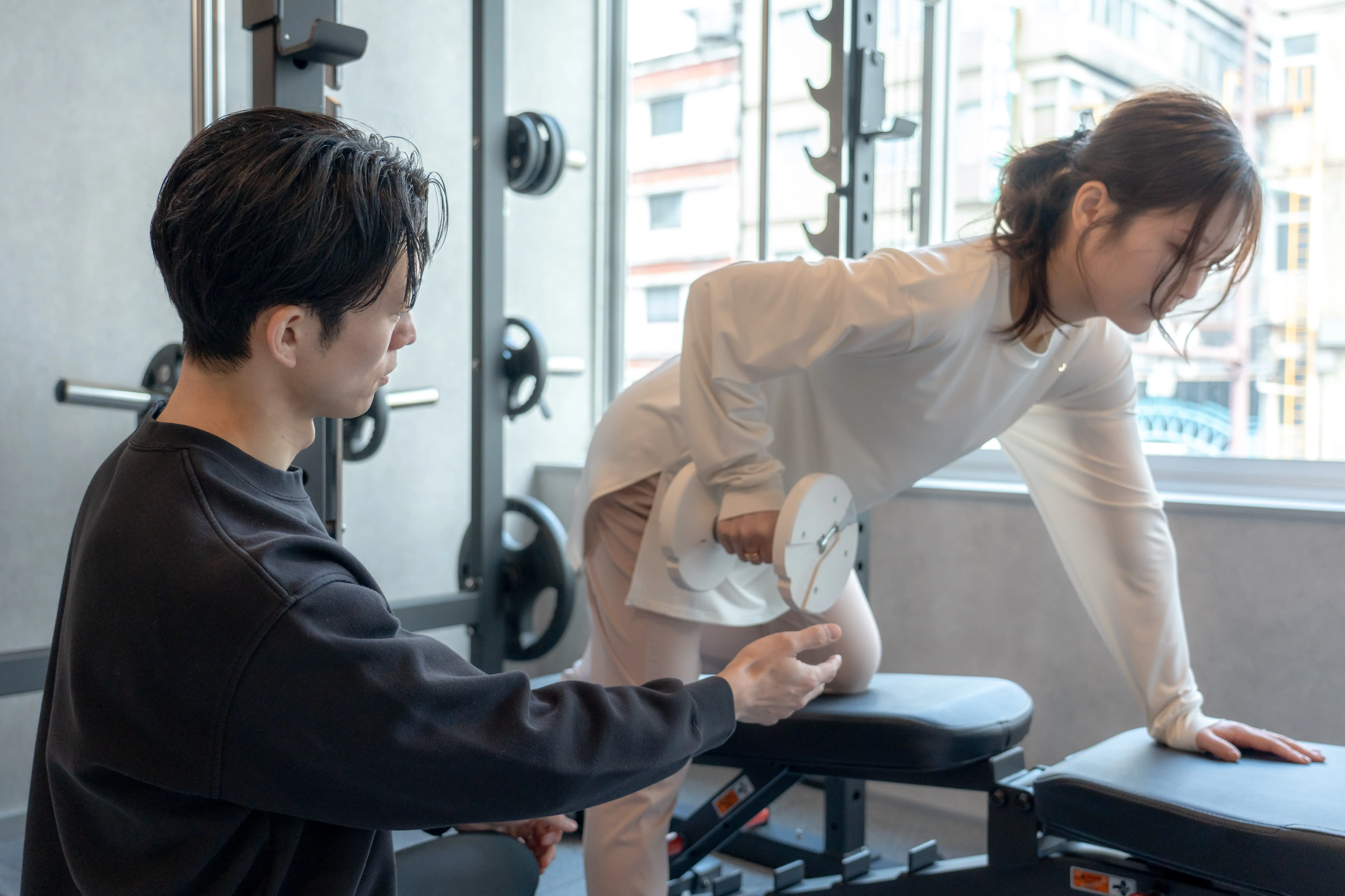 岐阜の女性向けパーソナルジムTuri.に入会しトレーニングを受ける女性