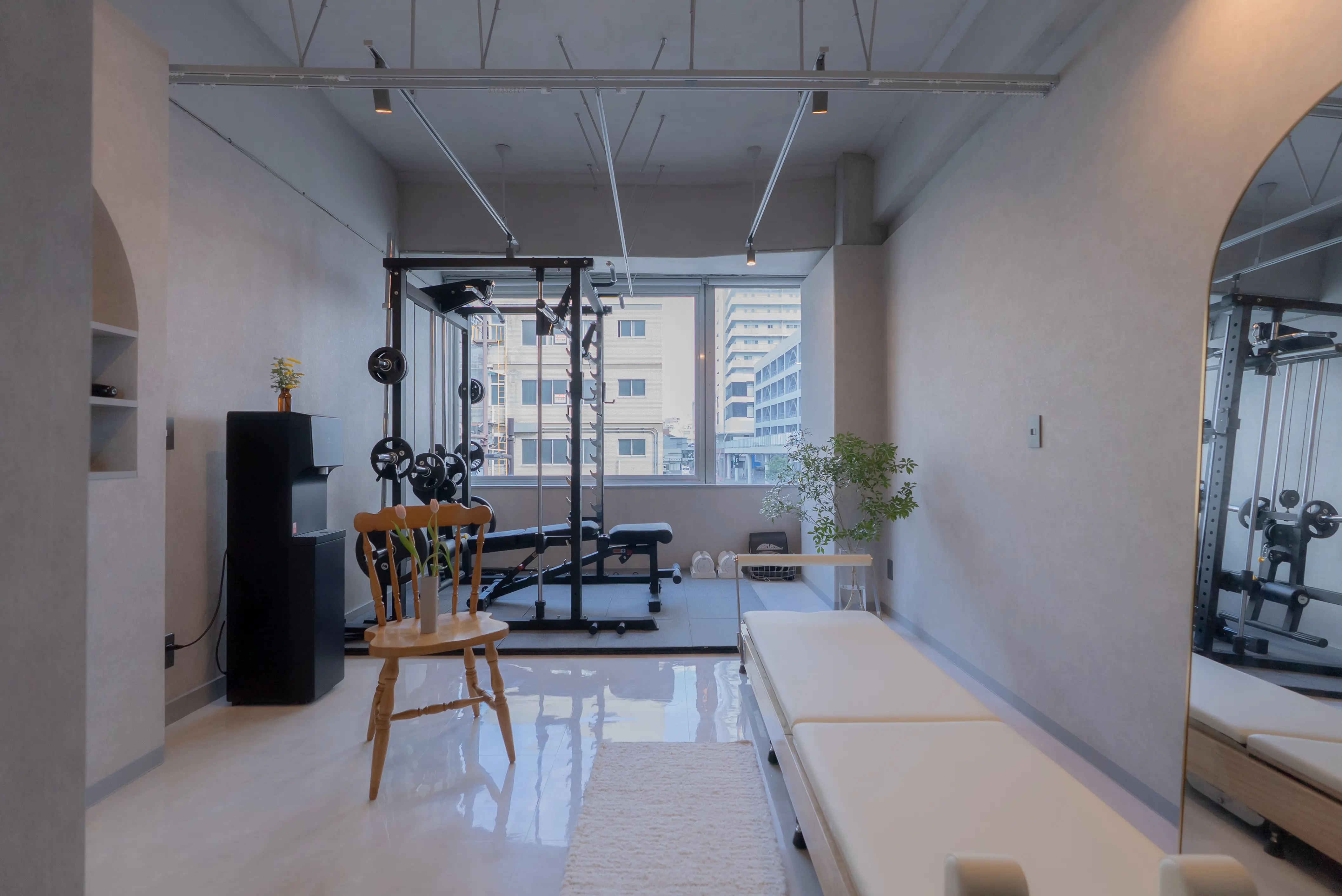 岐阜駅徒歩圏のパーソナルジムturiのスタイリッシュなトレーニングスタジオ