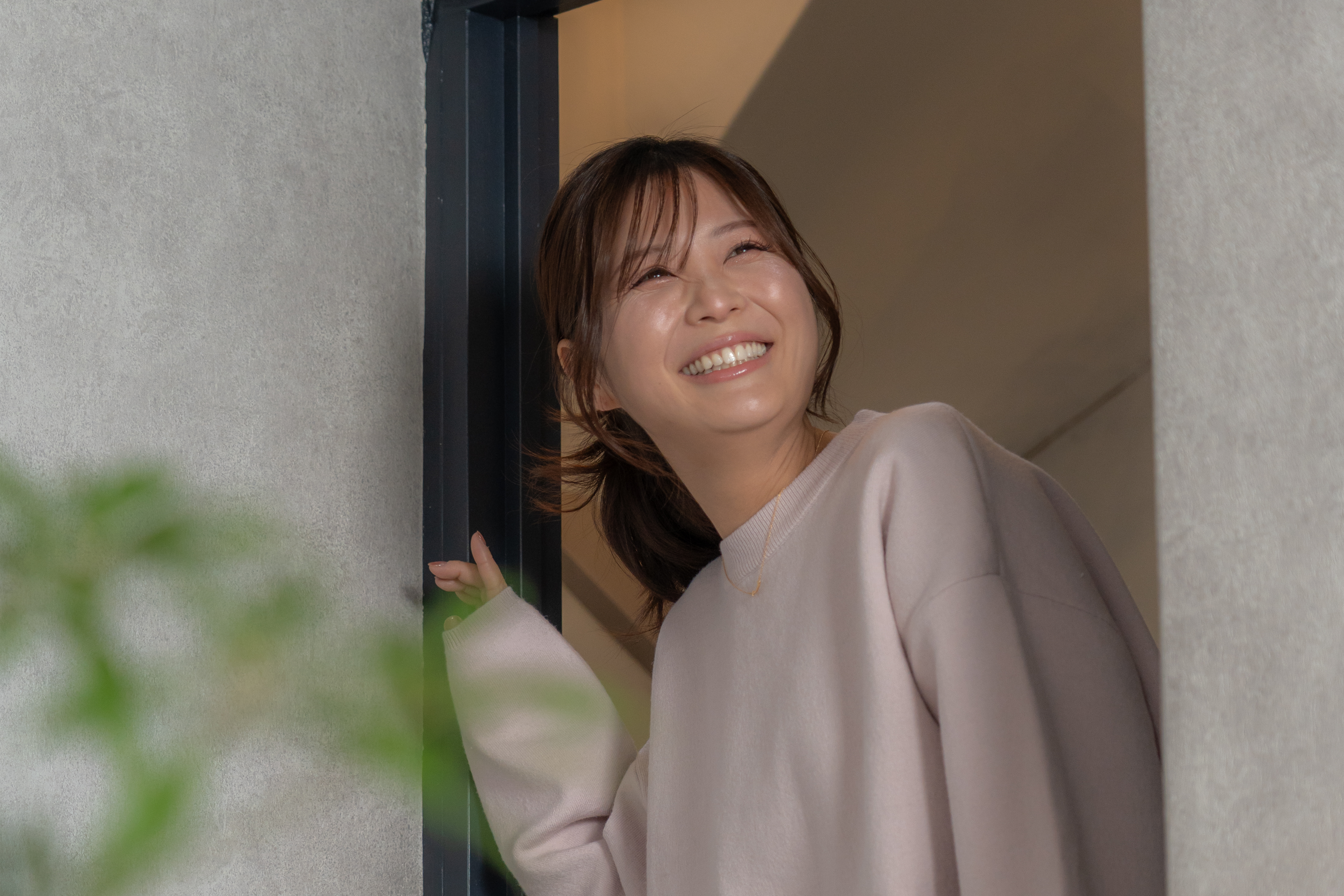 来店する女性のイメージ画像