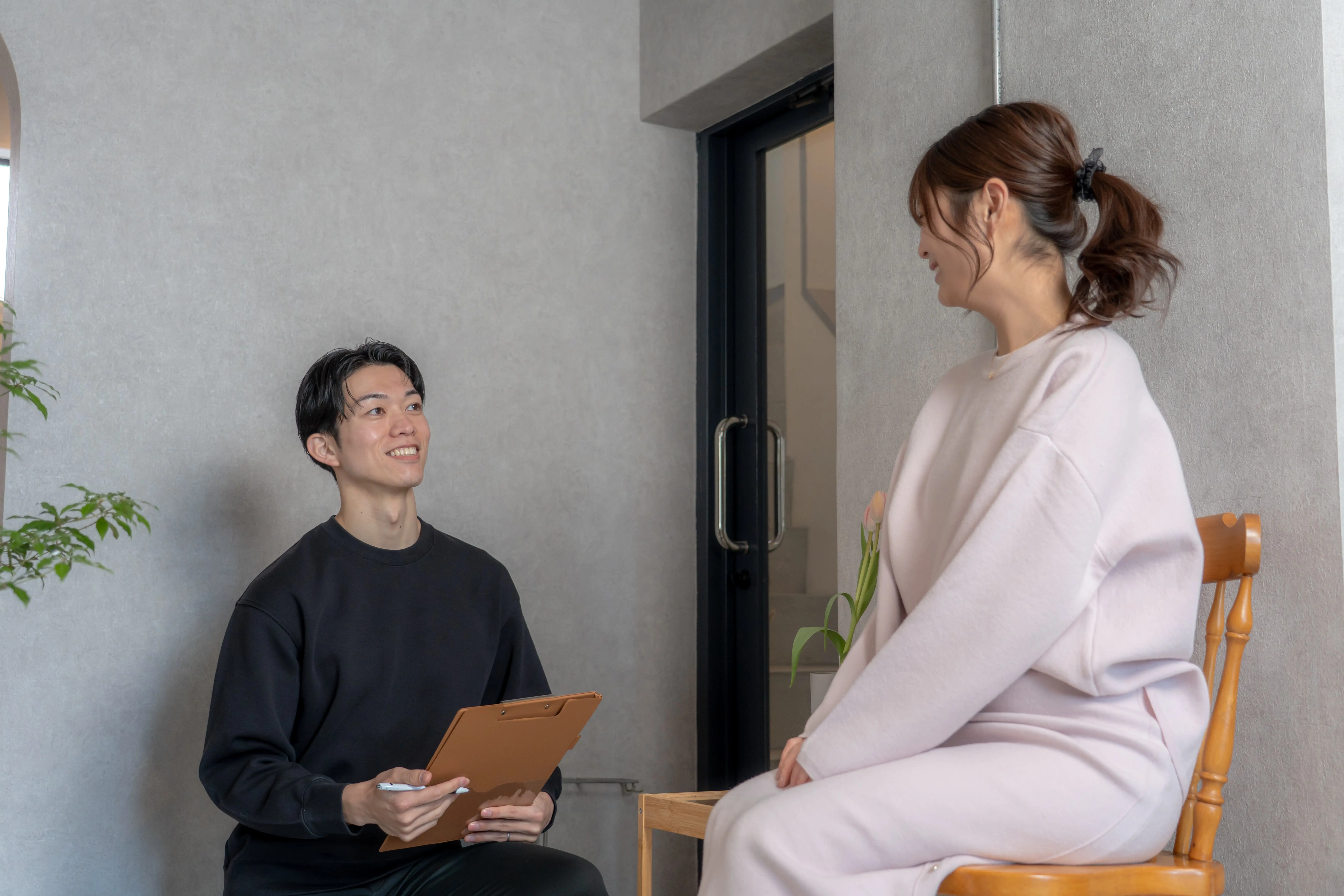 岐阜のパーソナルジムturiでカウンセリングと体組成測定を行う様子